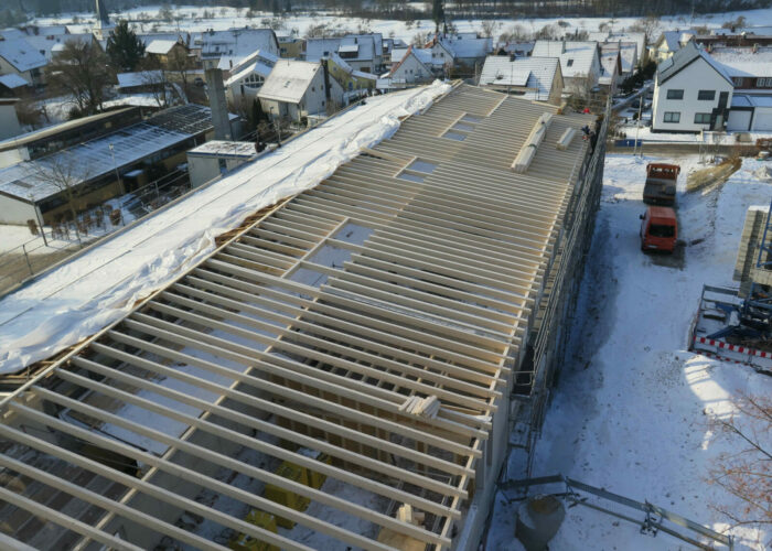 Dachstuhl von neuem gewerblichem Gebäude in der Bauphase