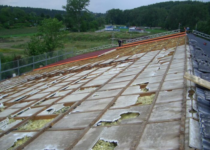 Dach mit Asbestbefall